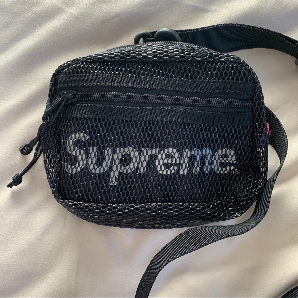 SUPREME SMALL SHOULDER BAG